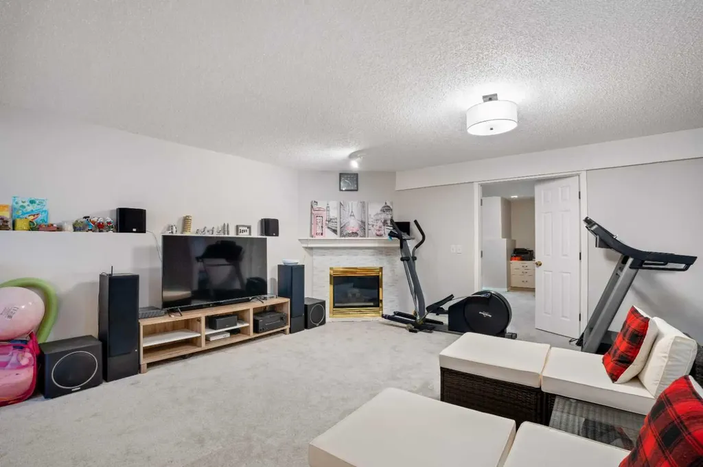 358 Hawkstone Drive NW Calgary AB T3G 3T7