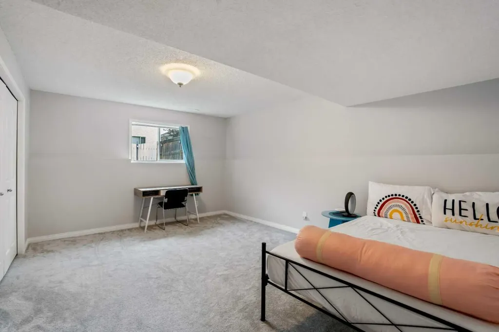 358 Hawkstone Drive NW Calgary AB T3G 3T7