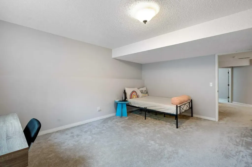 358 Hawkstone Drive NW Calgary AB T3G 3T7