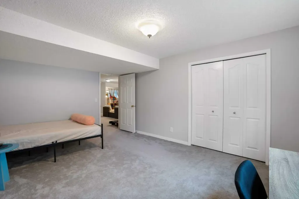 358 Hawkstone Drive NW Calgary AB T3G 3T7
