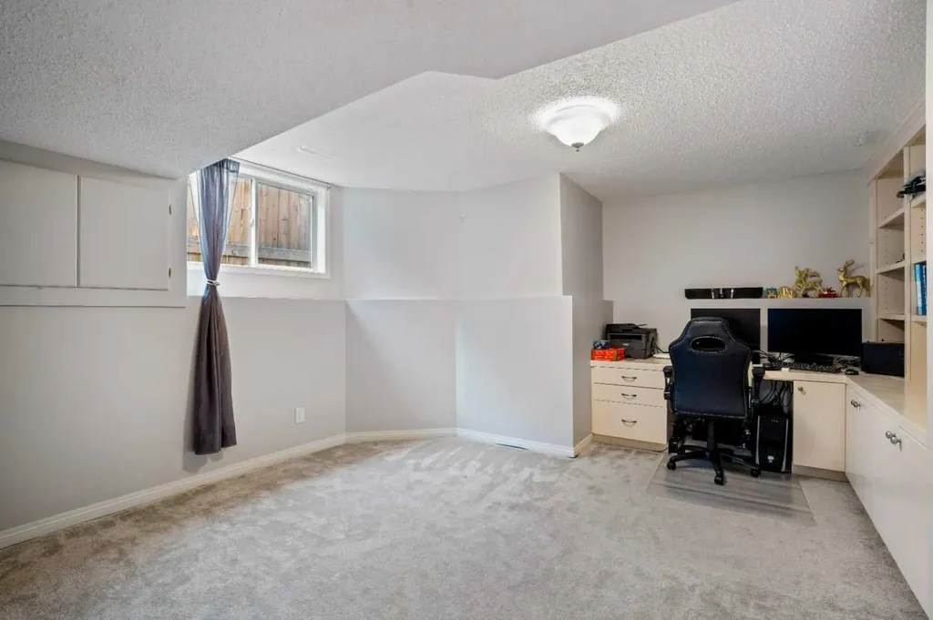 358 Hawkstone Drive NW Calgary AB T3G 3T7