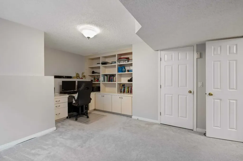 358 Hawkstone Drive NW Calgary AB T3G 3T7
