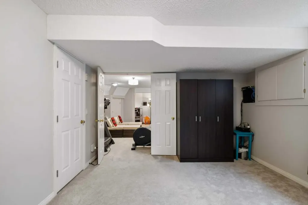 358 Hawkstone Drive NW Calgary AB T3G 3T7