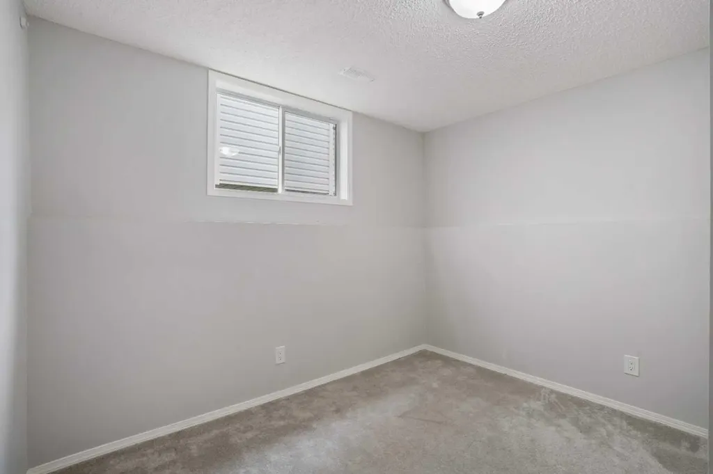 358 Hawkstone Drive NW Calgary AB T3G 3T7