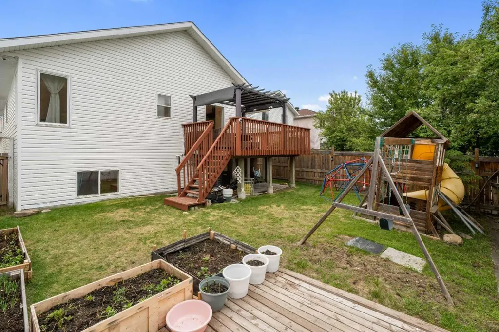 358 Hawkstone Drive NW Calgary AB T3G 3T7