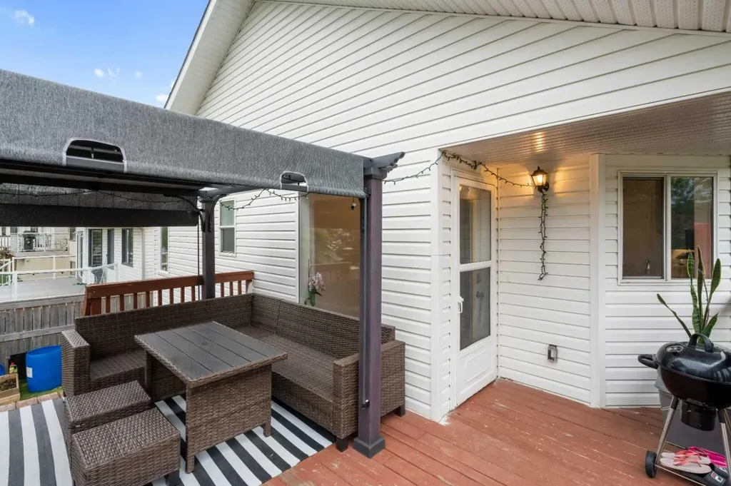 358 Hawkstone Drive NW Calgary AB T3G 3T7
