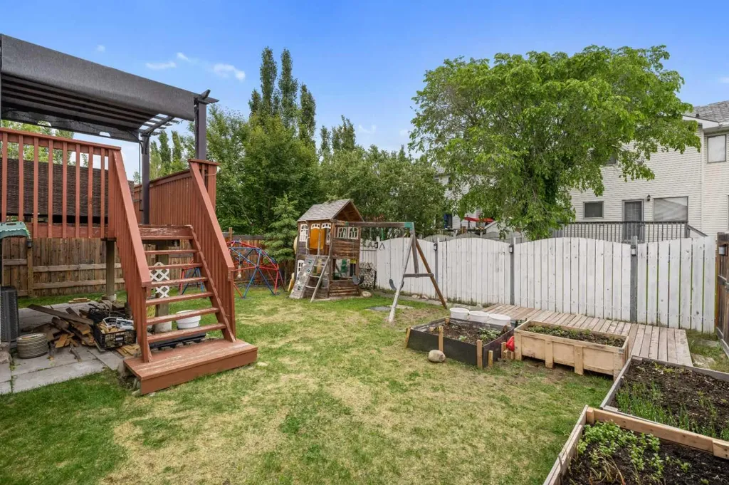 358 Hawkstone Drive NW Calgary AB T3G 3T7