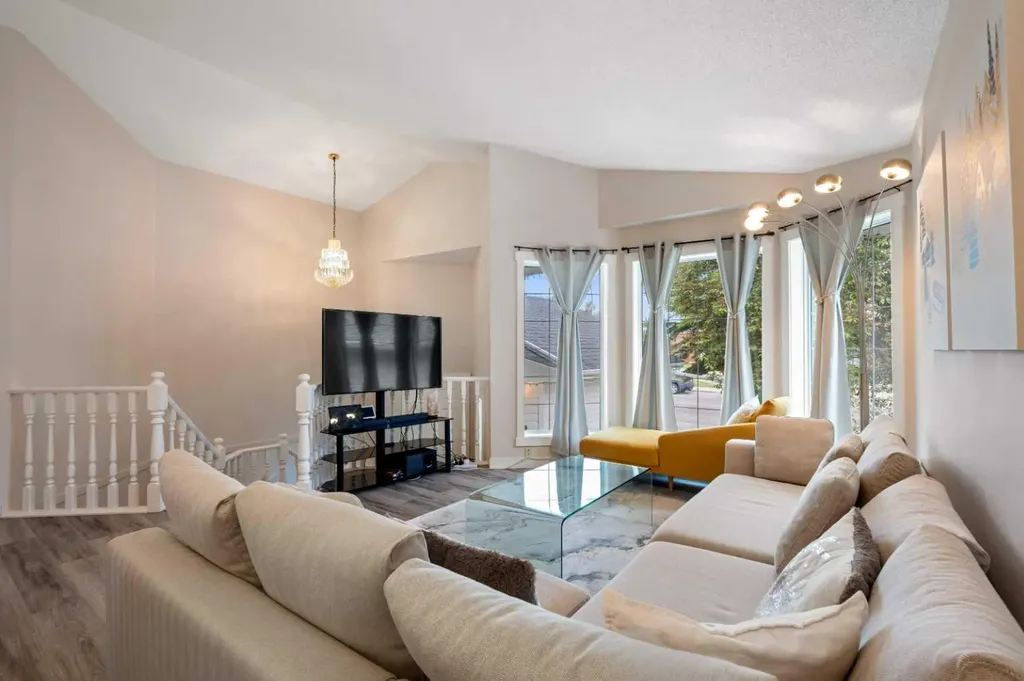 358 Hawkstone Drive NW Calgary AB T3G 3T7