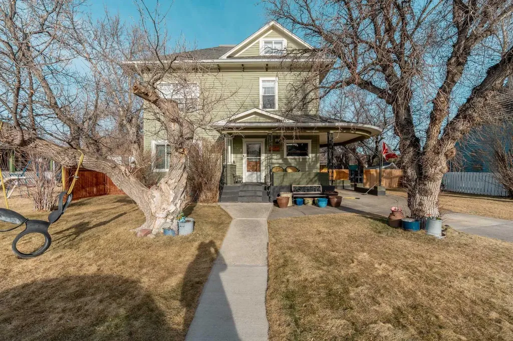 327 20 Street Fort Macleod AB T0L 0Z0