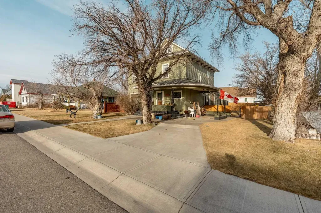 327 20 Street Fort Macleod AB T0L 0Z0