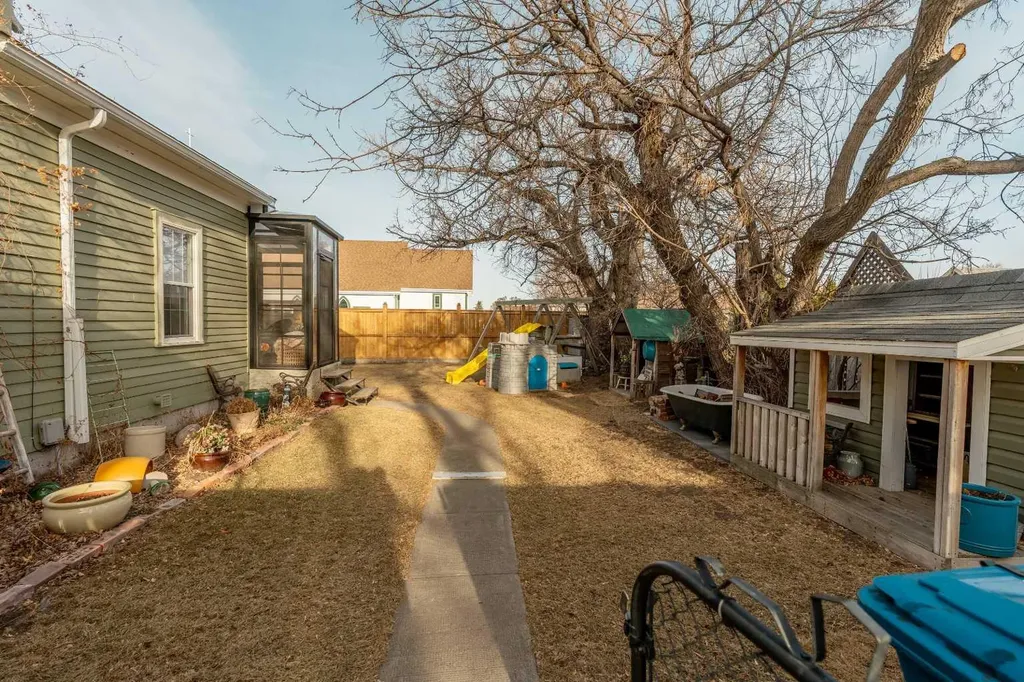 327 20 Street Fort Macleod AB T0L 0Z0