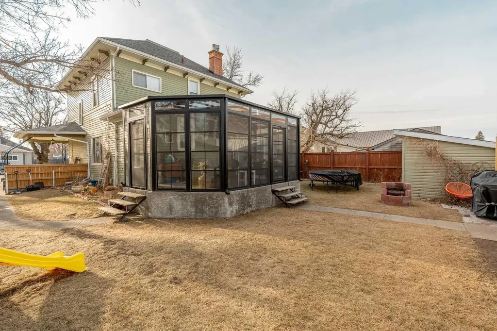 327 20 Street Fort Macleod AB T0L 0Z0