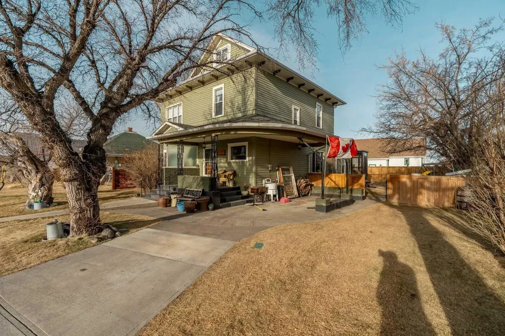 327 20 Street Fort Macleod AB T0L 0Z0