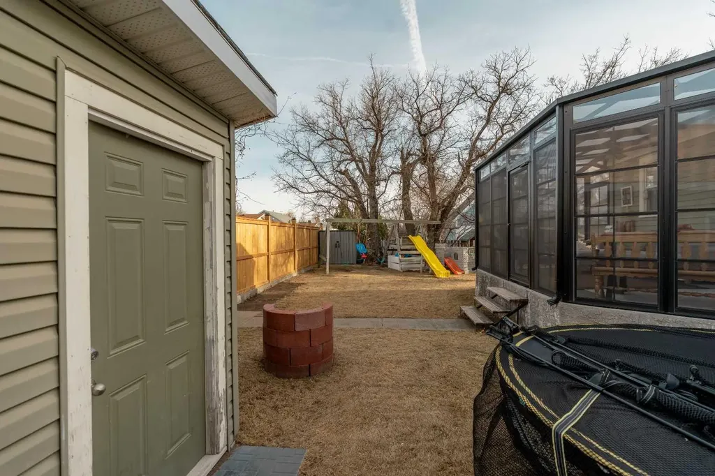 327 20 Street Fort Macleod AB T0L 0Z0