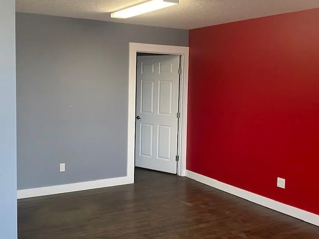 1909,1911 19 Avenue Wainwright AB T9W 1L2