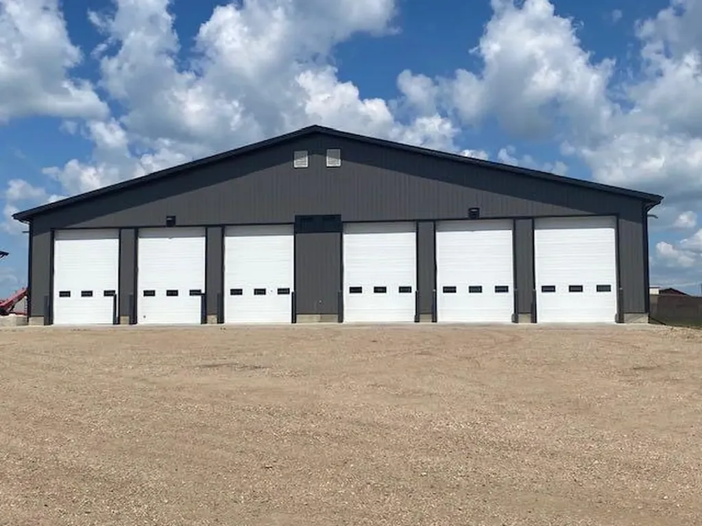 1909,1911 19 Avenue Wainwright AB T9W 1L2