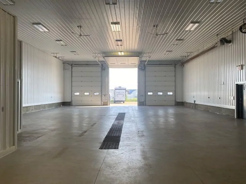1909,1911 19 Avenue Wainwright AB T9W 1L2