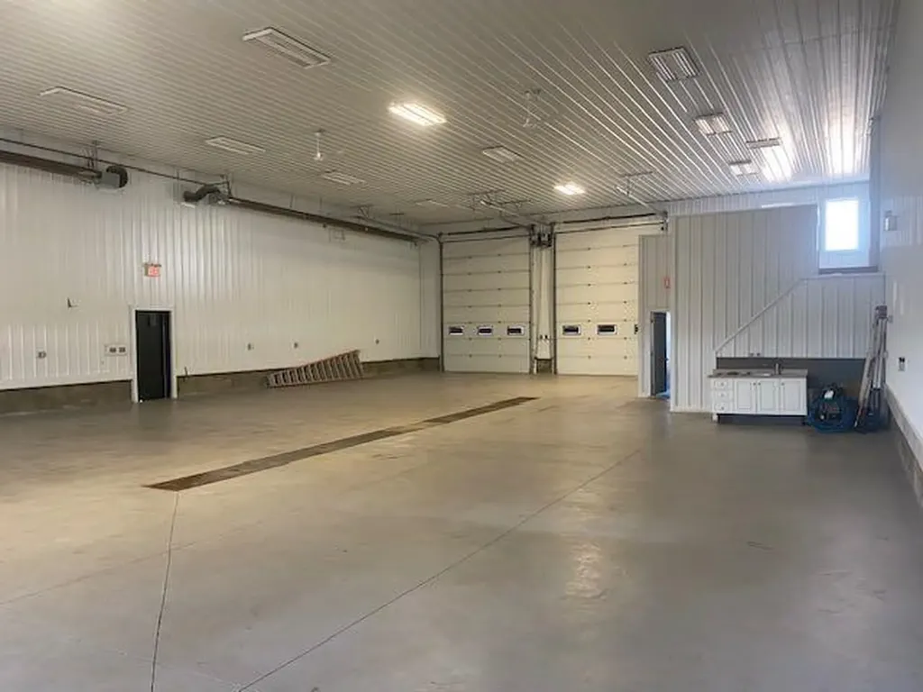 1909,1911 19 Avenue Wainwright AB T9W 1L2