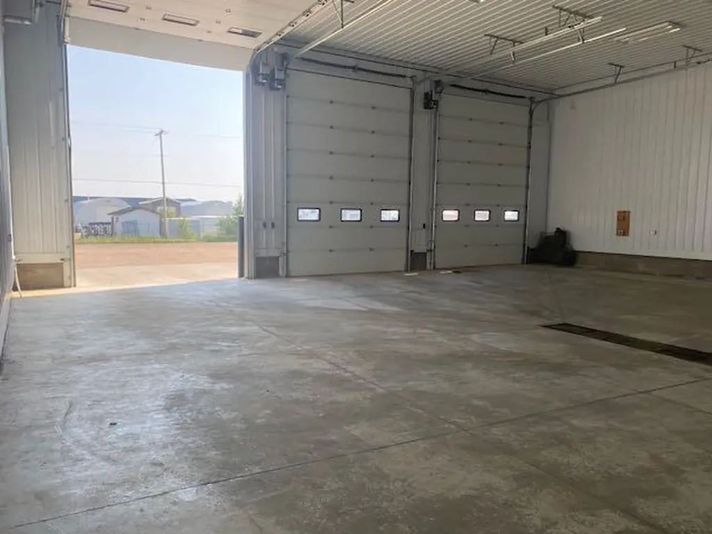 1909,1911 19 Avenue Wainwright AB T9W 1L2