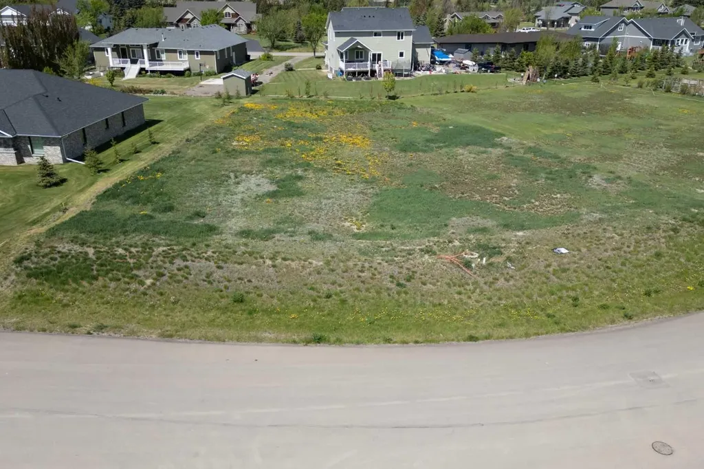 46 Pebblecreek Cove Raymond AB T0K 2S0