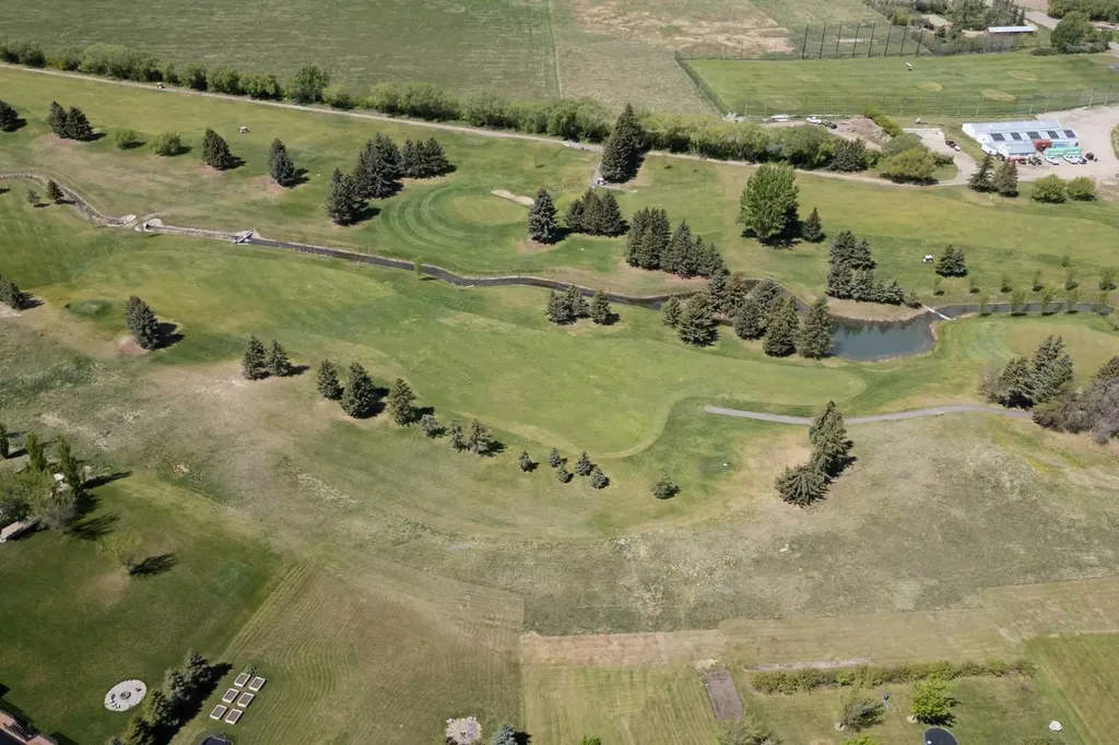 46 Pebblecreek Cove Raymond AB T0K 2S0