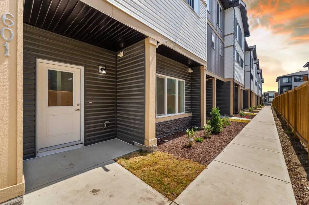 90 Corner Meadows Manor NE Calgary AB T3N 2N8