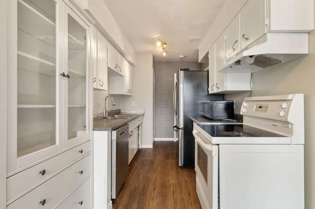 6147 Buckthorn Road NW Calgary AB T2K 2Z2