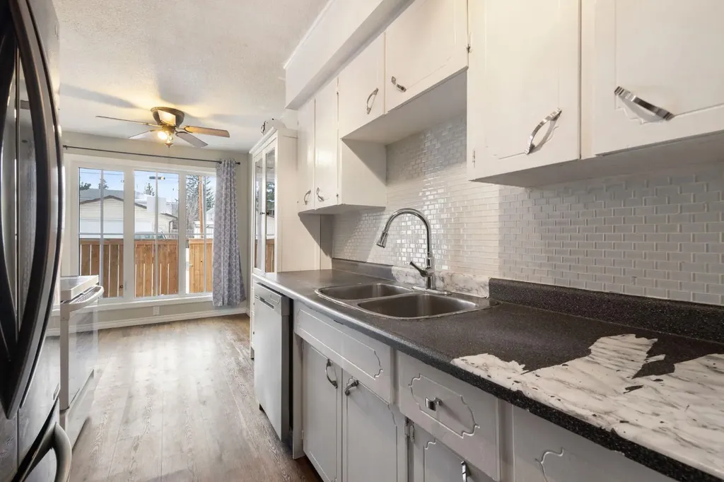 6147 Buckthorn Road NW Calgary AB T2K 2Z2