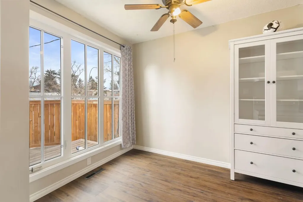 6147 Buckthorn Road NW Calgary AB T2K 2Z2