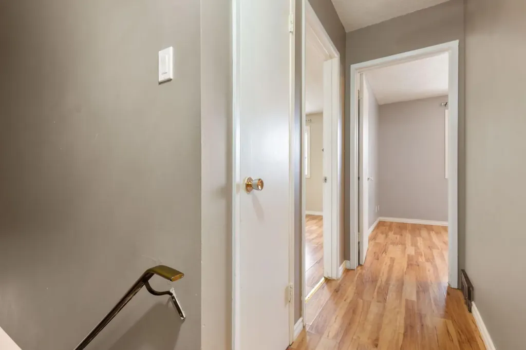 6147 Buckthorn Road NW Calgary AB T2K 2Z2
