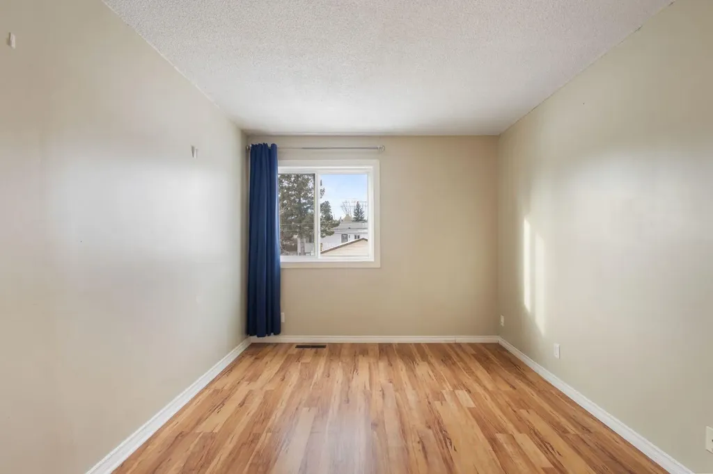 6147 Buckthorn Road NW Calgary AB T2K 2Z2