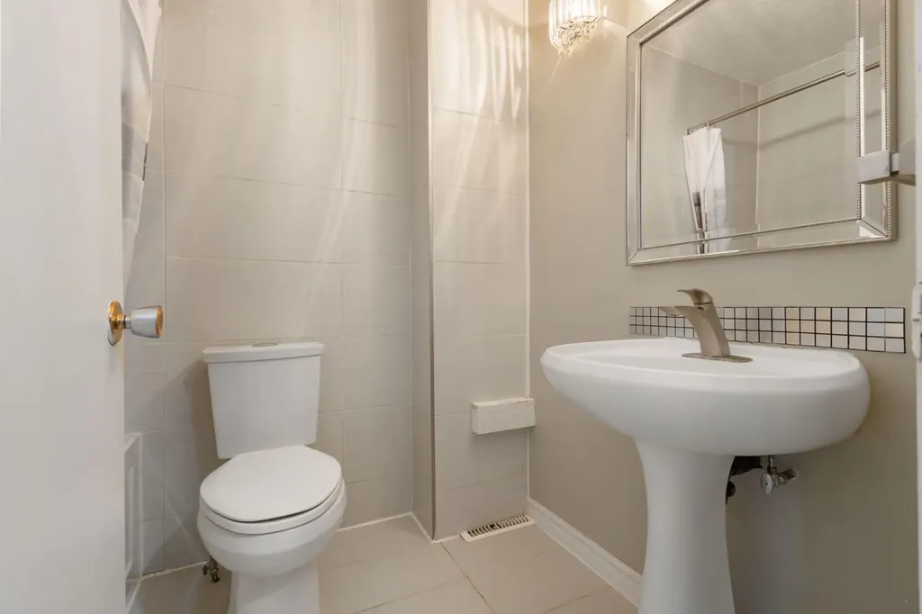 6147 Buckthorn Road NW Calgary AB T2K 2Z2