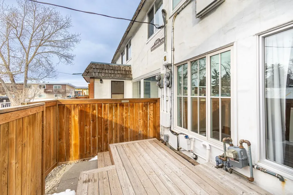 6147 Buckthorn Road NW Calgary AB T2K 2Z2