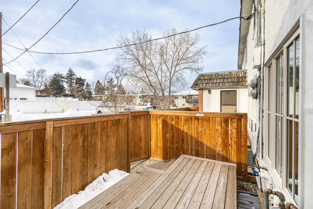 6147 Buckthorn Road NW Calgary AB T2K 2Z2