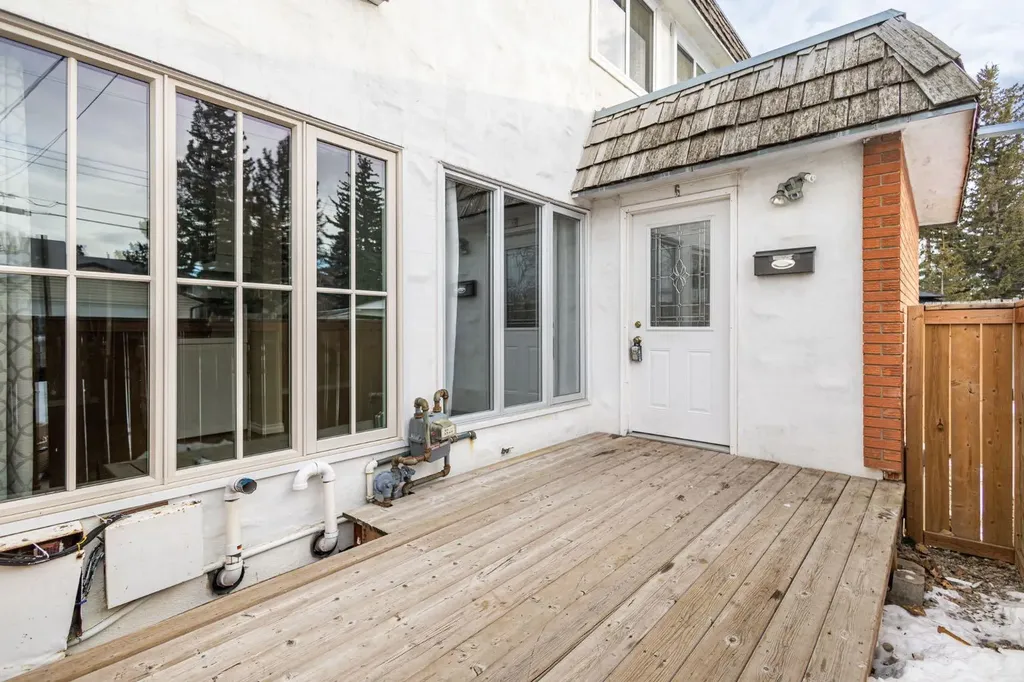 6147 Buckthorn Road NW Calgary AB T2K 2Z2
