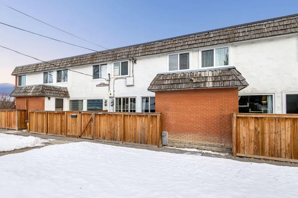 6147 Buckthorn Road NW Calgary AB T2K 2Z2