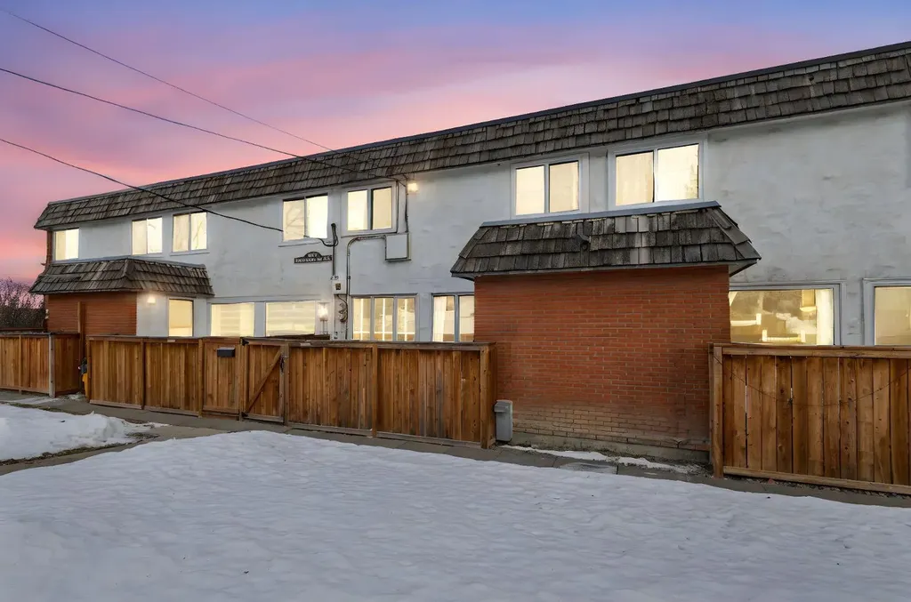 6147 Buckthorn Road NW Calgary AB T2K 2Z2