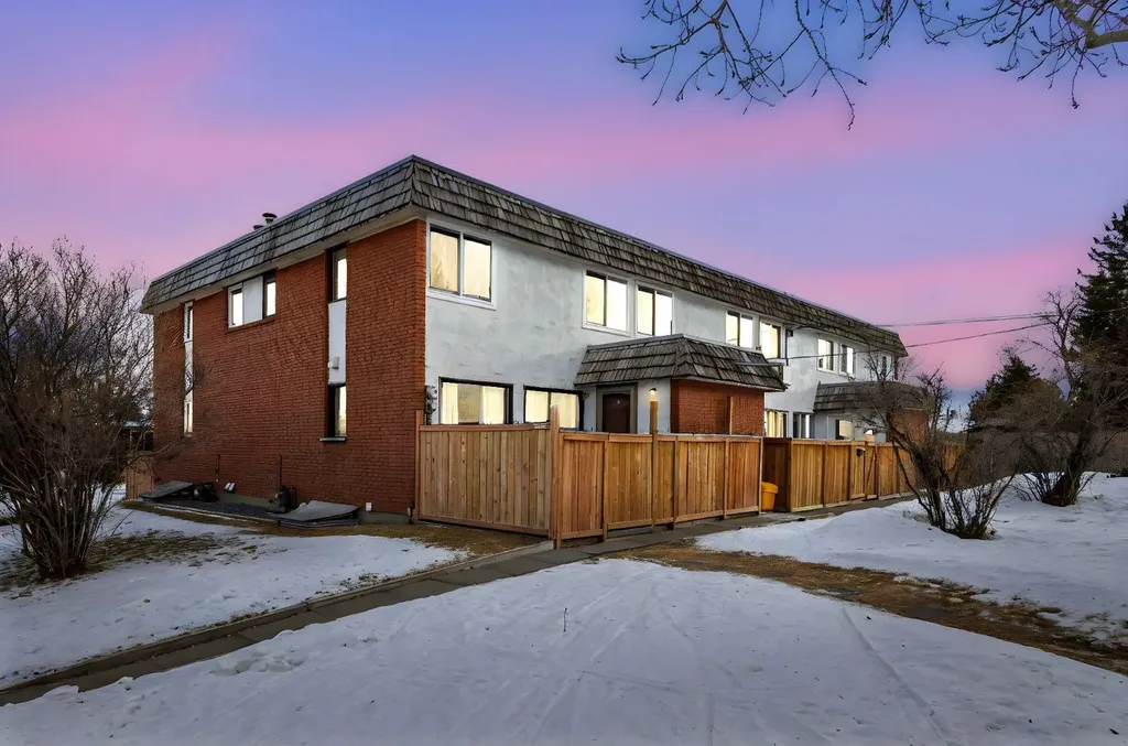 6147 Buckthorn Road NW Calgary AB T2K 2Z2