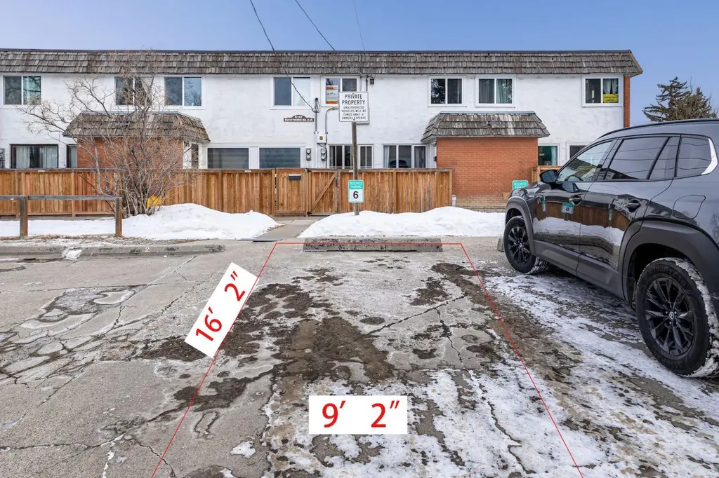 6147 Buckthorn Road NW Calgary AB T2K 2Z2