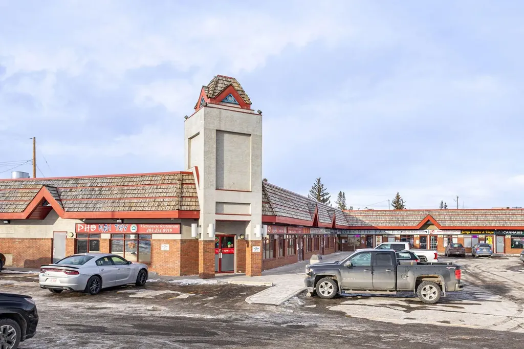 6147 Buckthorn Road NW Calgary AB T2K 2Z2