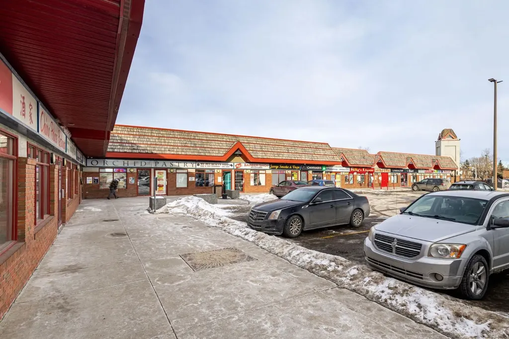 6147 Buckthorn Road NW Calgary AB T2K 2Z2