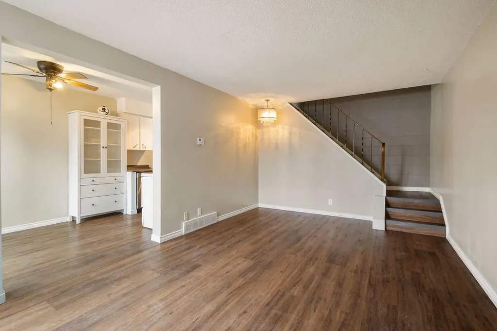 6147 Buckthorn Road NW Calgary AB T2K 2Z2