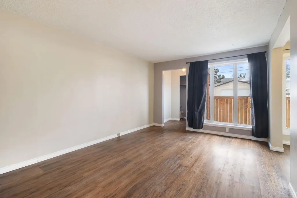 6147 Buckthorn Road NW Calgary AB T2K 2Z2