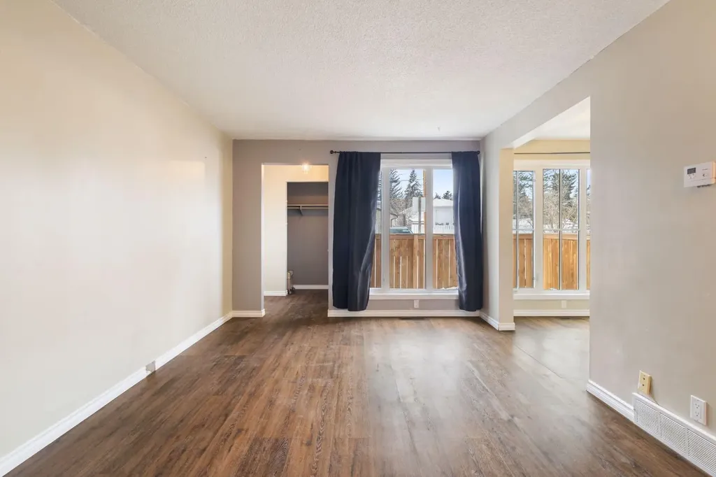 6147 Buckthorn Road NW Calgary AB T2K 2Z2