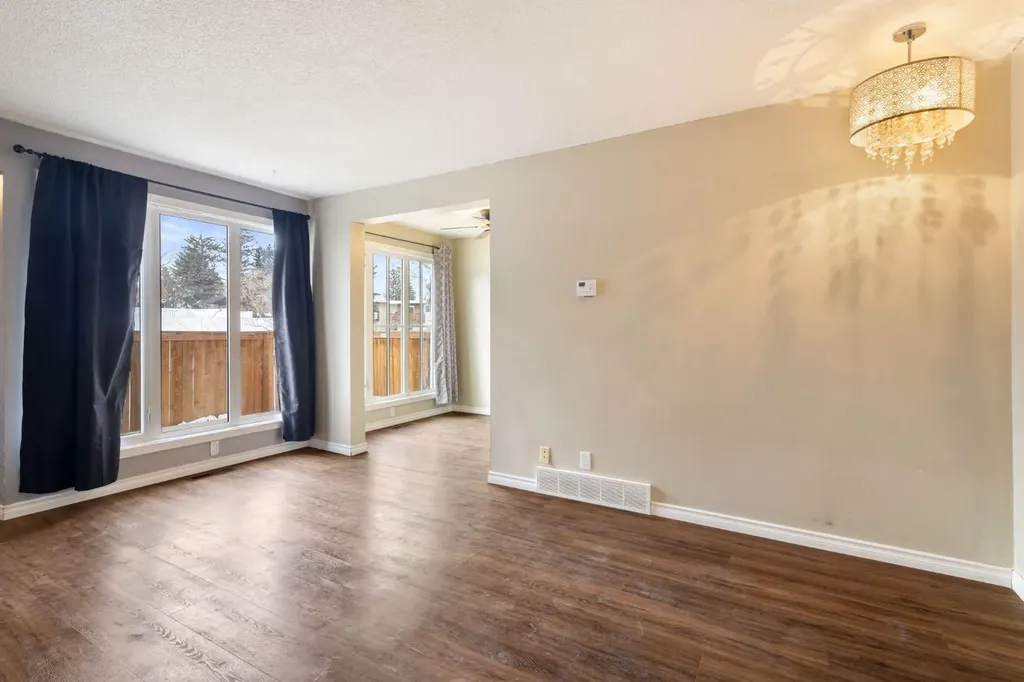 6147 Buckthorn Road NW Calgary AB T2K 2Z2