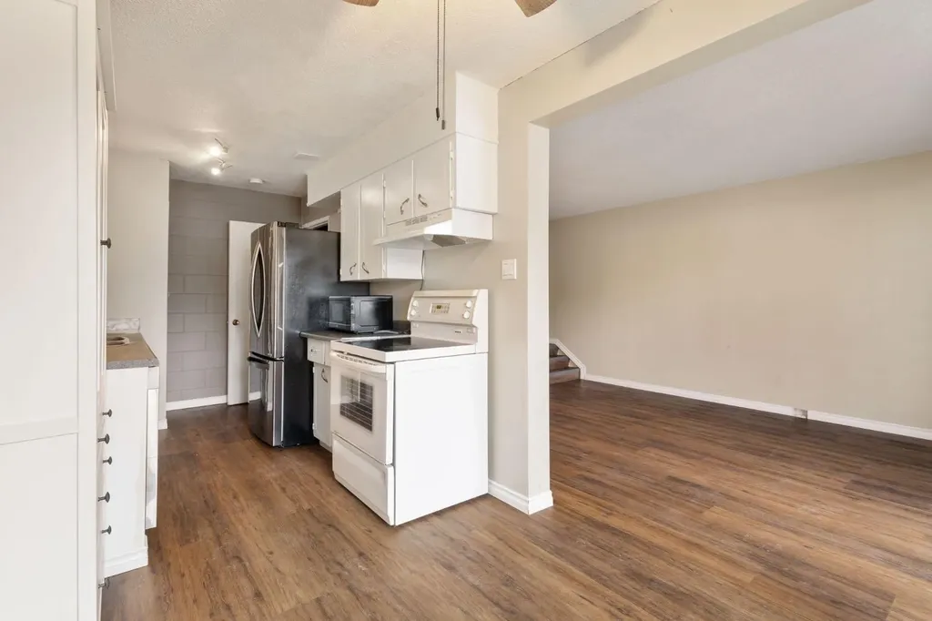 6147 Buckthorn Road NW Calgary AB T2K 2Z2