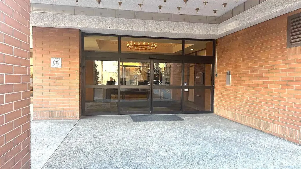 1100 8 Avenue SW Calgary AB T2P 3T8