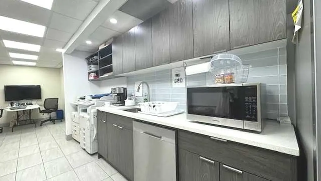 1100 8 Avenue SW Calgary AB T2P 3T8