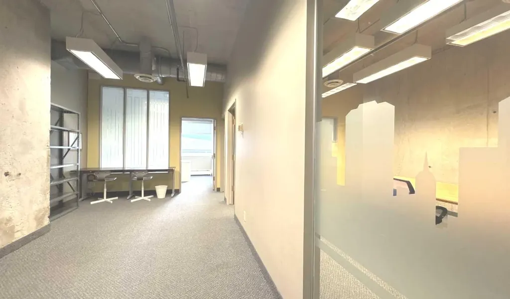 1100 8 Avenue SW Calgary AB T2P 3T8