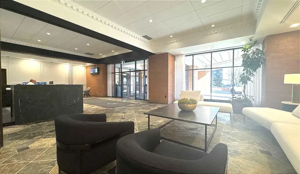 1100 8 Avenue SW Calgary AB T2P 3T8